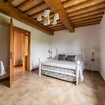 Il Mandorlo Nella Campagna Di Certaldo Aia Murata